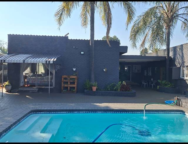 4 BEDROOM HOUSE FOR SALE IN VANDERBIJLPARK SE 2